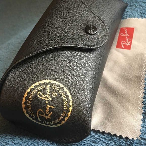 Ray Ban New Wayfarer Classic Sunglasses - Picture 4 of 16